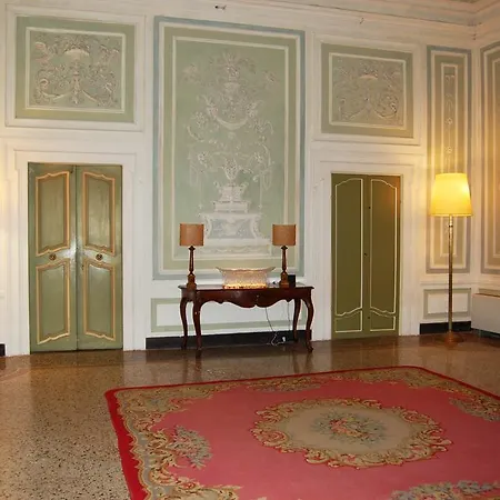 Palazzo Tucci Residenza D'epoca Bed & Breakfast 4*