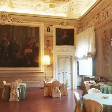 Palazzo Tucci Residenza D'epoca Bed & Breakfast