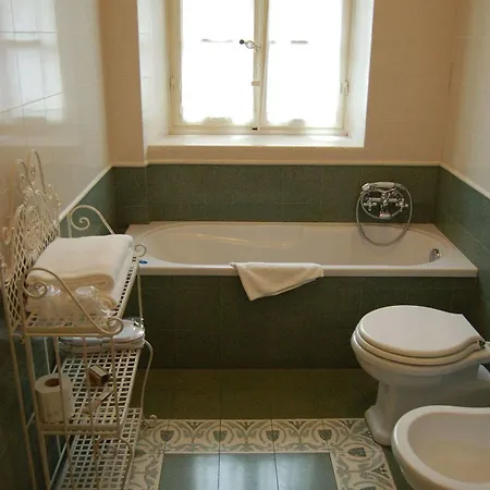 Palazzo Tucci Residenza D'epoca Bed & Breakfast 4*